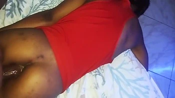 Отец-степ трахает меня в зад, снимая трусики — первый анальный секс