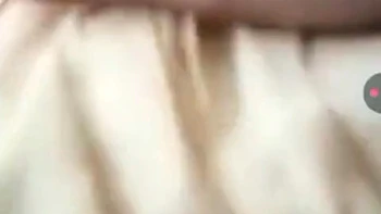 Verrutschtes sexy Video der behaarten indischen Youtuberin