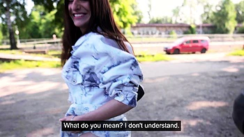 Public Agent fickt tschechisches Babe hart draußen POV Blasen