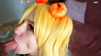 Сунако готовится к Хэллоуину и кончает в ее киску