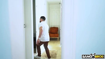 Milf brune suce profond et baise avec facial