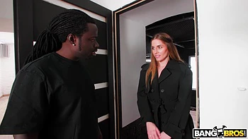 Dünnes tschechisches Mädchen wird nebenan anal gefickt