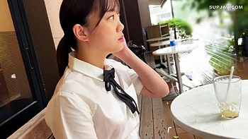 Jeune asiatique suce dur