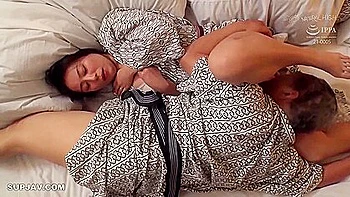 Азиатская подросток кончает в нецензурированном японском порно