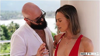 Femme coquine Serenity partage un gros BBC en trio avec Malena