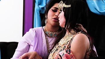 Lesbianas indias calientes: dedos, lamidas y orgasmos