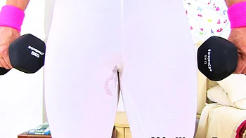 Милфа Николь ДюПапийон трахает свою мокрую киску