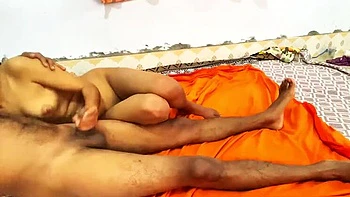 Chica universitaria bangladesí gime en perrito con novio