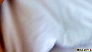 Von hinten gefickt und in Missionarsstellung gespritzt