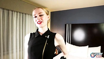 Hailey fodendo sem parar com dildo irresistível