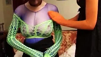 Verrückte blonde Lesben ficken mit Anal und Toys