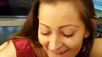 Hart gefickt: Riesentitten saugen dicken Schwanz