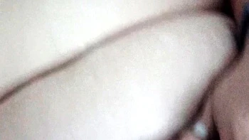 Câmera escondida pega meu orgasmo molhado e barulhento de milf