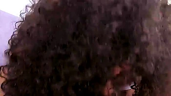 Jessica Arantes domine la scène hardcore anal et pipe ebony