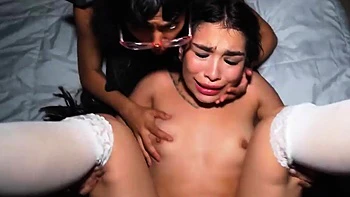 Adolescente submissa morena fodida forte