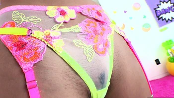 Nympho Isa Bella reitet auf hartem Schwanz