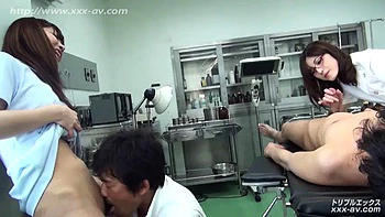 Große Titten Babe bekommt Blasen, Doggy und Cowgirl im Bondage