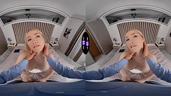 Angel Ayyla zappe ses livres pour chevaucher la grosse bite dure de son mec