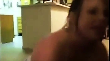 Casal corno em trio interracial hardcore com boquete