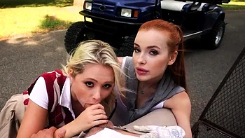 Megan Murkovski & Jessie Ames Dreier-Blowjob POV auf Golfplatz