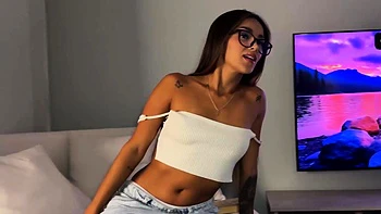 Samy Sun7 chupando e fodendo como nenhuma outra asiática