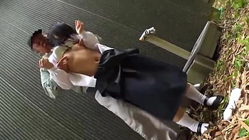 Heißer Cuckold sieht zu, wie seine Frau gefickt wird