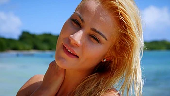 Loira Cherry fodida selvagemente em várias posições pelo macho Alberto