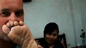 Scharfe thailändische Füße nah für asiatischen Fußfetisch