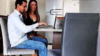 Chamei meu amigo nerd pra contabilidade e levei uma foda