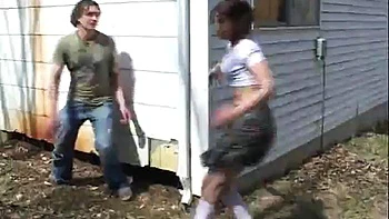 Adolescentes latinas folladas a cuatro y misionera al aire libre