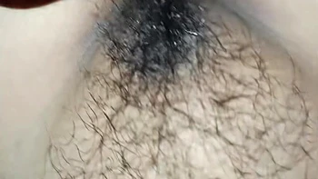 Frotando su coño tras mucho tiempo