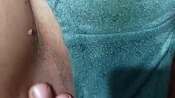 Nahaufnahme: enge Desi Fotze gefingert