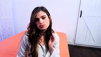 Horny Nicole Raes Treatment Ends In Squirting