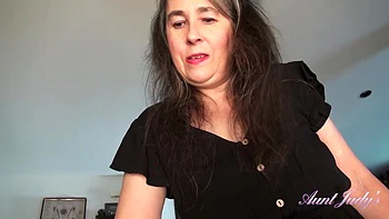 Grace te séduit puis chevauche ta grosse queue