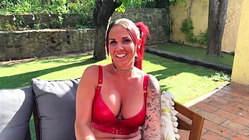 Роуз и ее подруга трахают Винса — французское милф групповое