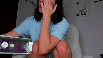 Teenie mit großem Arsch reitet Dildo Cowgirl Solo DP