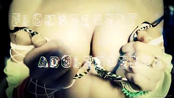 Chica joven se folla y chupa en misionero doggy