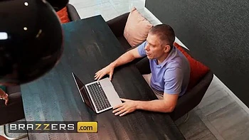 DILF Mick Blue adora os mamilos dourados e peitos grandes da Brianna