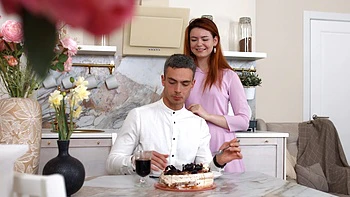 Jolie rousse russe Alison Lip baise avec son copain ado