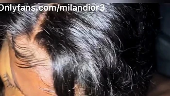 Milan Dior chupa o pau e se masturba no carro