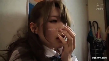 Femme asiatique baise son beau-père derrière son mari