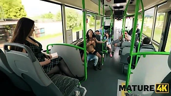 Vitoria Vonteese reitet dicken Schwanz, creampie innen