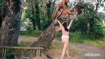 Полная латина-подросток Франческа трахается с большим черным членом