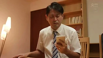 Pegaram ela traindo, cornudo assiste a trepada