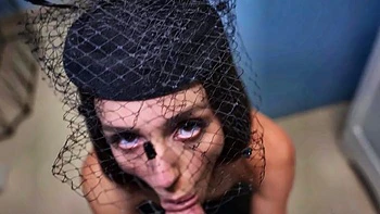 MILF traindo fodida com boquete, pé e facial