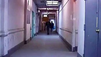 Лесбиянки-доминирующие в BDSM-подвале с большими жопами