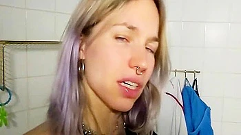 Bébé allemande enceinte qui crache et jouit en éjaculant