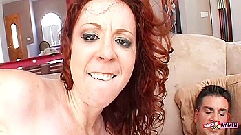 Pelirroja quiere cuarteto anal en vez de dildo