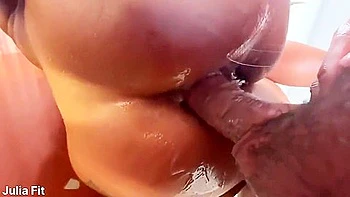 Creampie anal sur grosse chatte