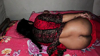 Tante indienne Desi baisée anal serré en levrette